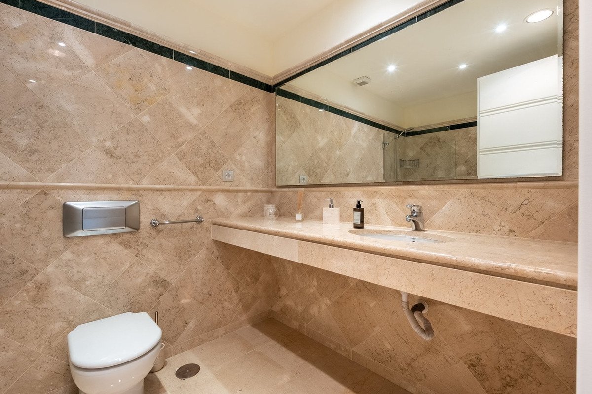 3 Bed Middle Floor Apartment in Marbella