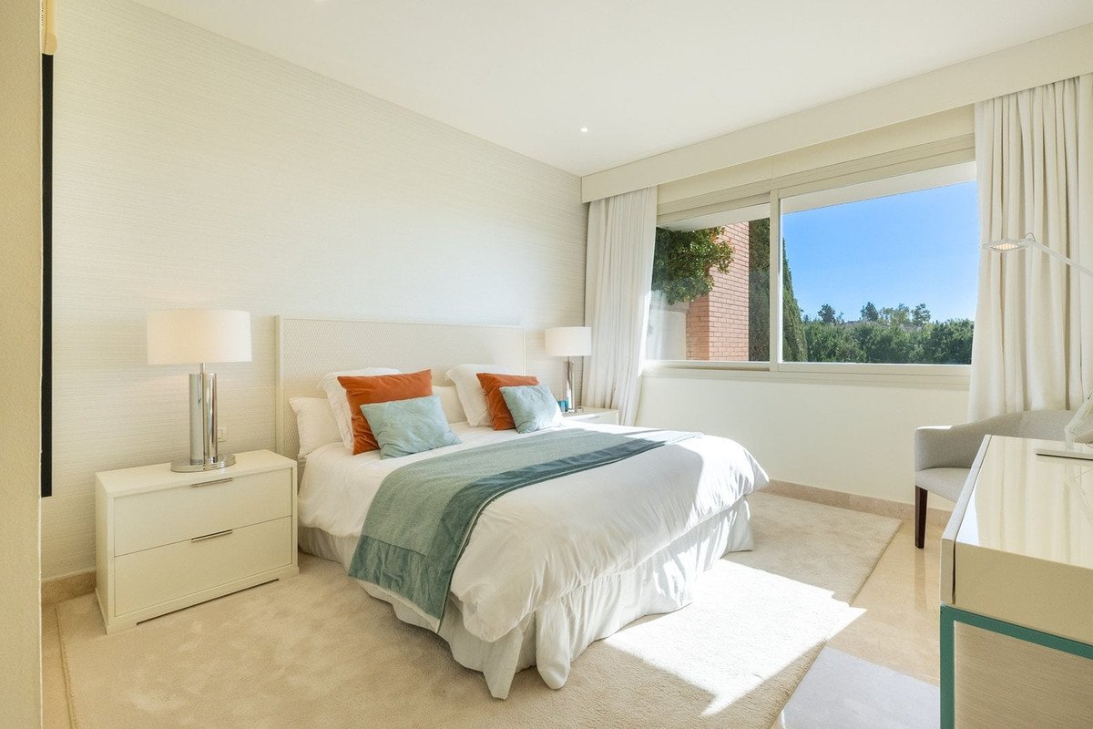 3 Bed Middle Floor Apartment in Marbella