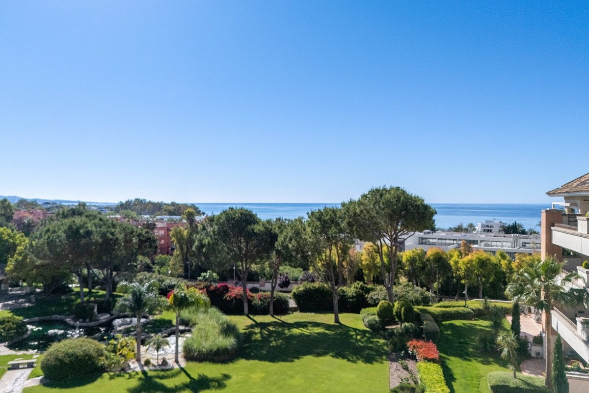 3 Bed Middle Floor Apartment in Marbella