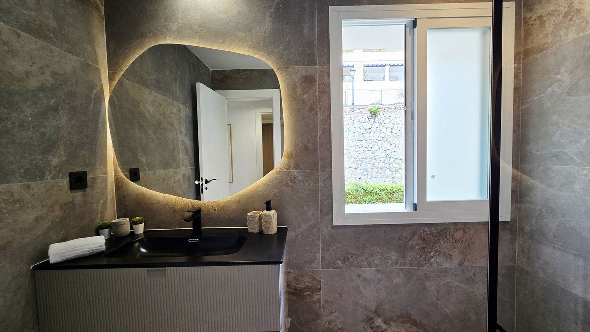 3 Bed Middle Floor Apartment in La Quinta