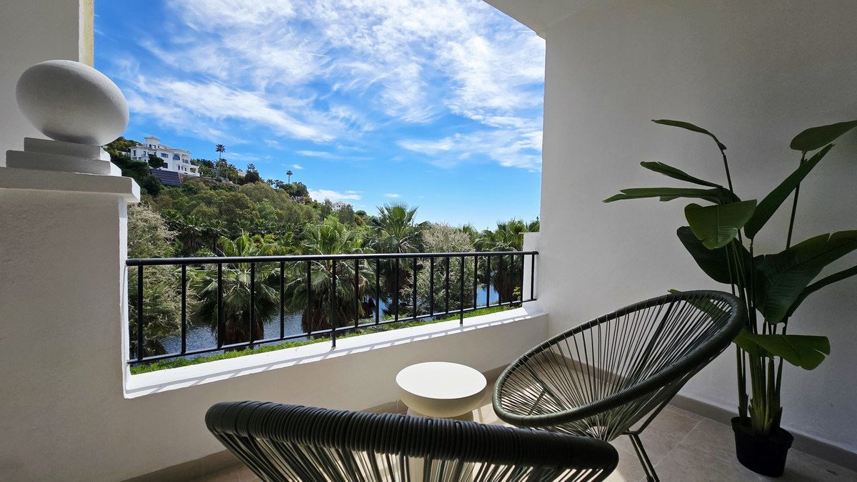3 Bed Middle Floor Apartment in La Quinta