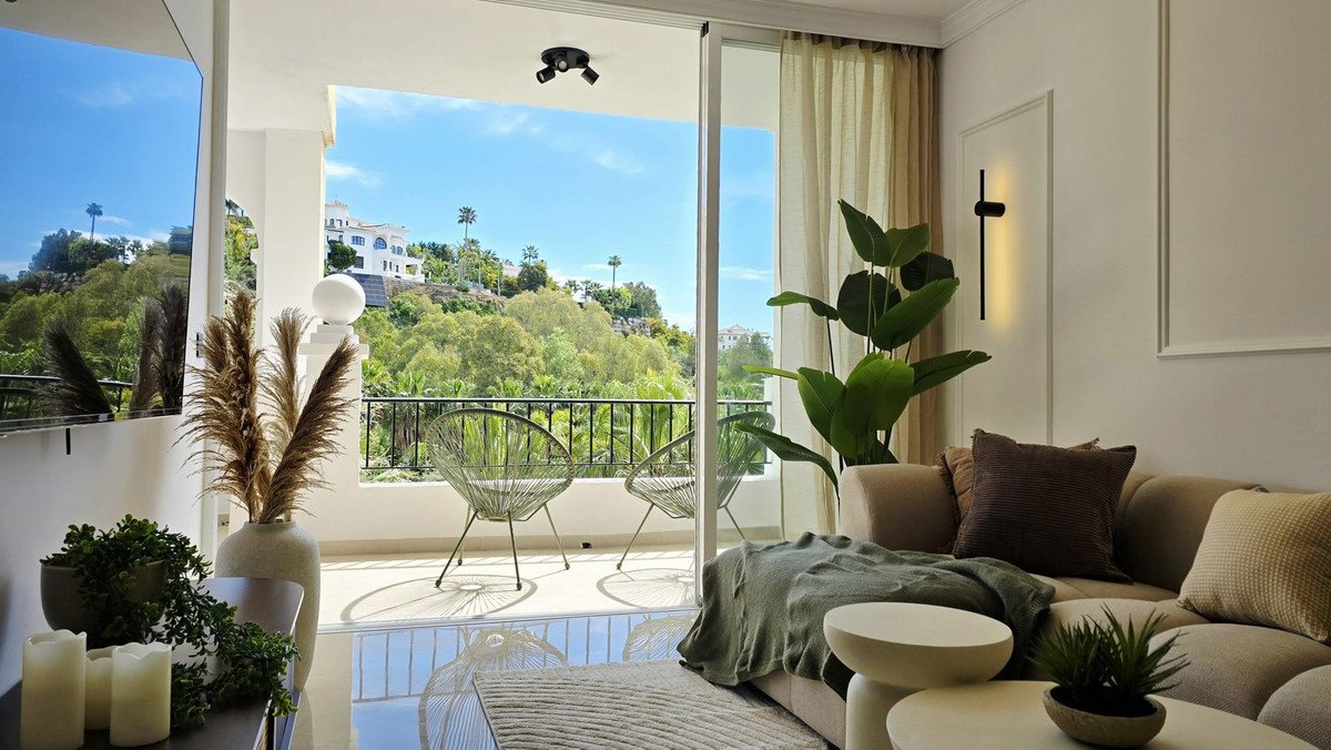 3 Bed Middle Floor Apartment in La Quinta