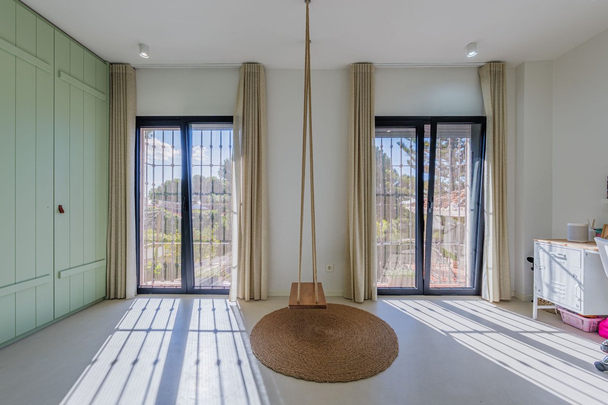 4 Bed Detached Villa in Pinares de San Antón