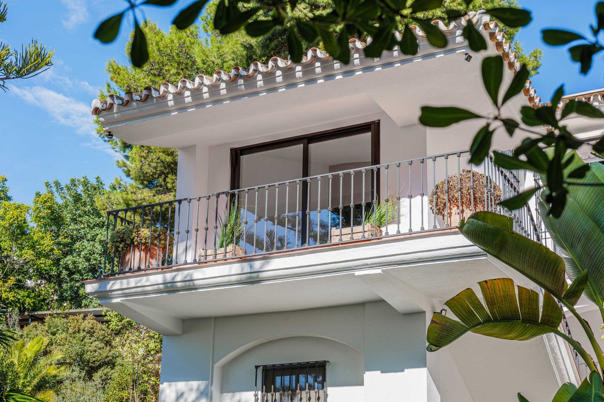 4 Bed Detached Villa in Pinares de San Antón
