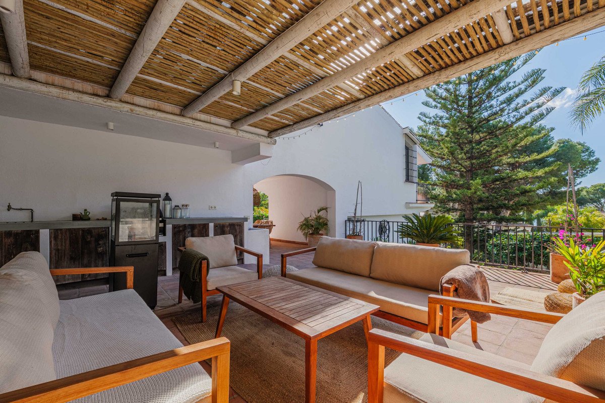 4 Bed Detached Villa in Pinares de San Antón