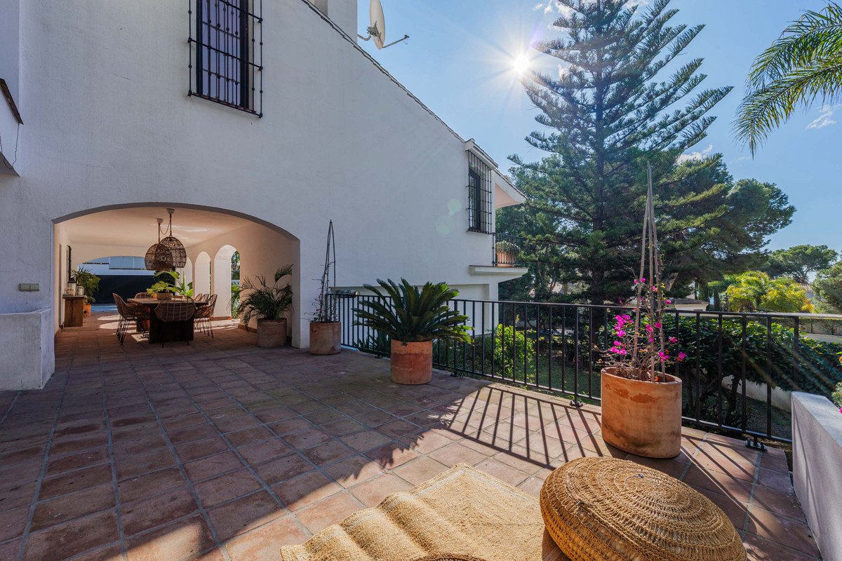 4 Bed Detached Villa in Pinares de San Antón