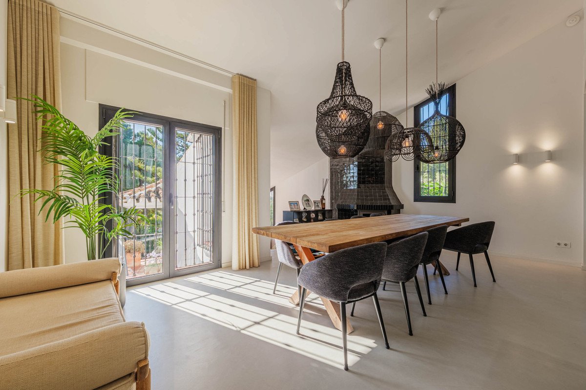 4 Bed Detached Villa in Pinares de San Antón
