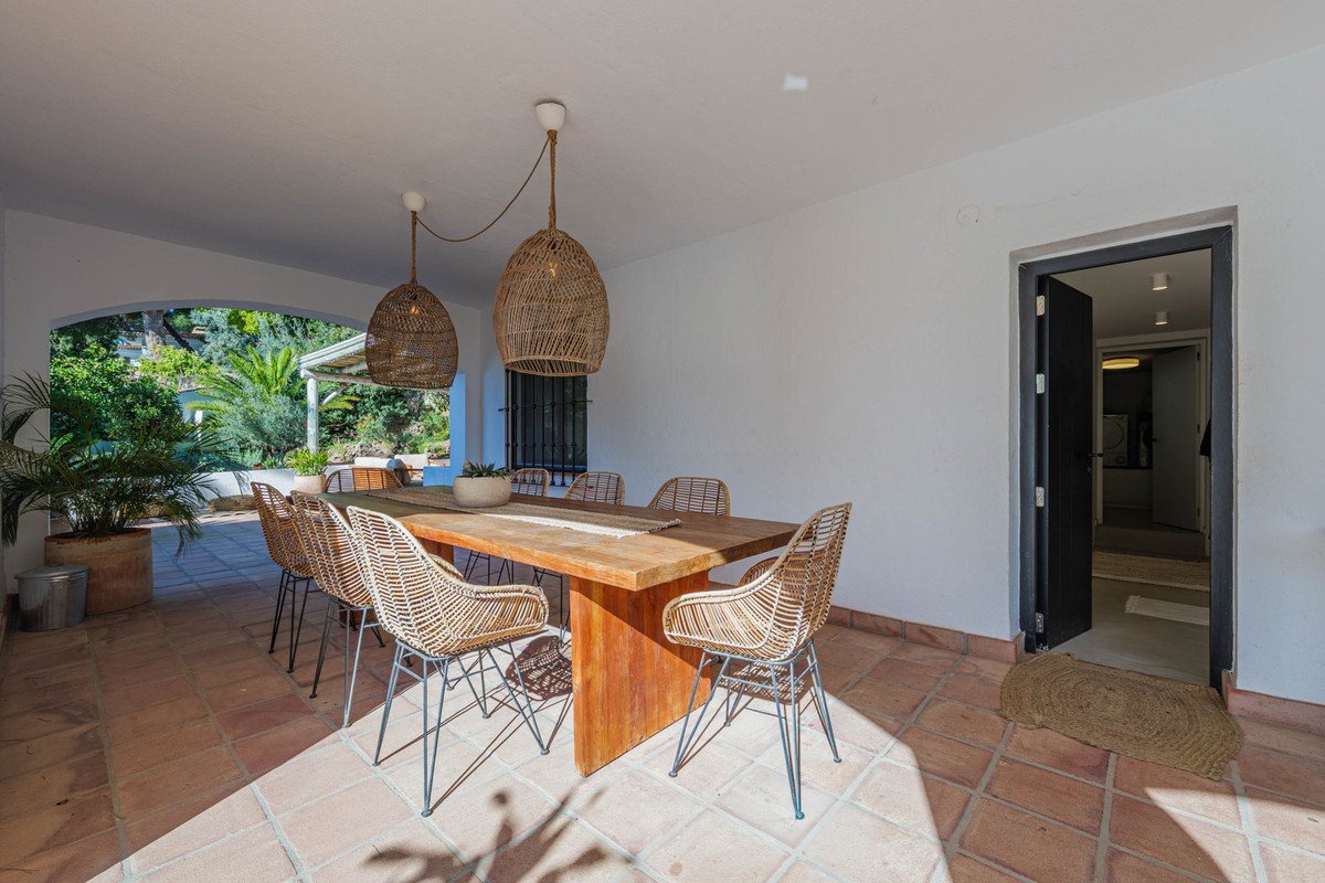 4 Bed Detached Villa in Pinares de San Antón