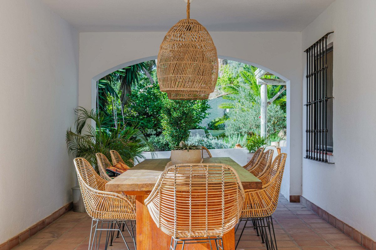 4 Bed Detached Villa in Pinares de San Antón