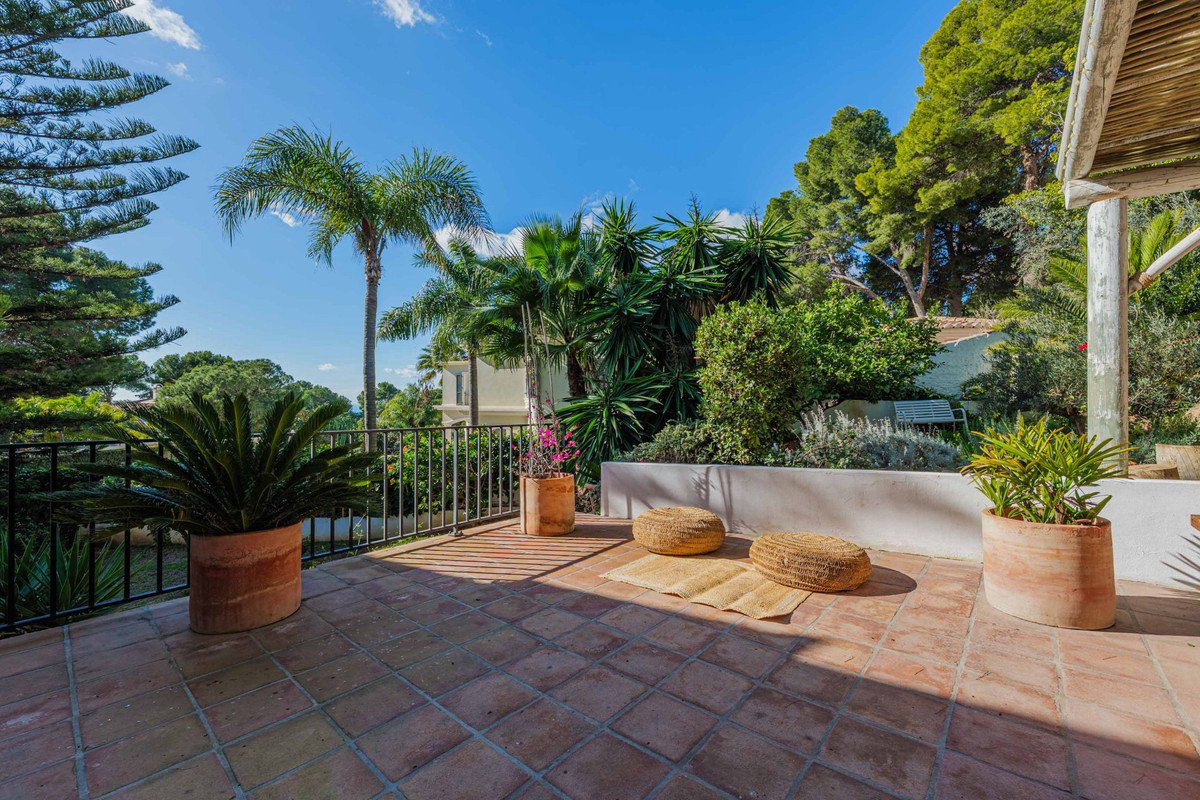 4 Bed Detached Villa in Pinares de San Antón