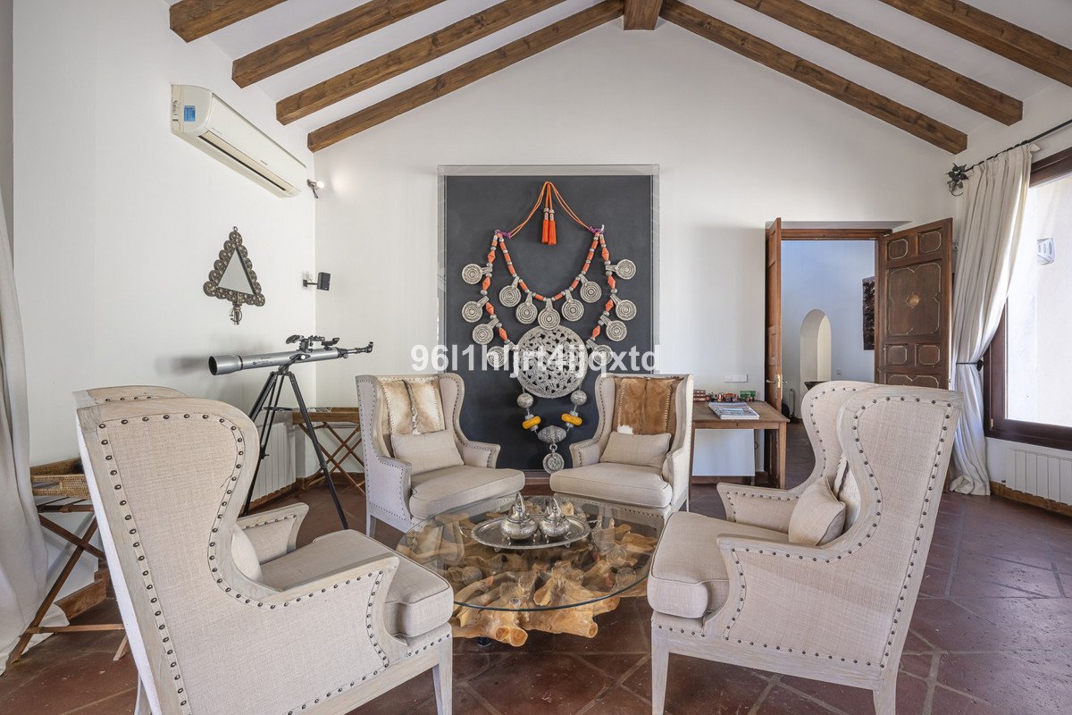 5 Bed Detached Villa in Sotogrande Alto