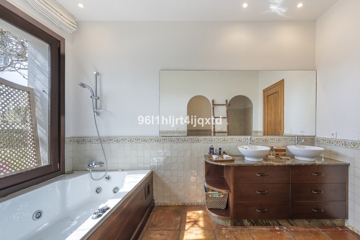 5 Bed Detached Villa in Sotogrande Alto