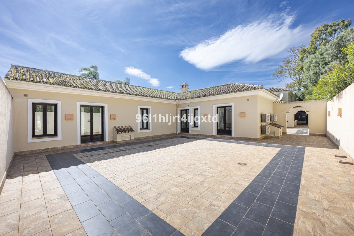 5 Bed Detached Villa in Sotogrande Alto