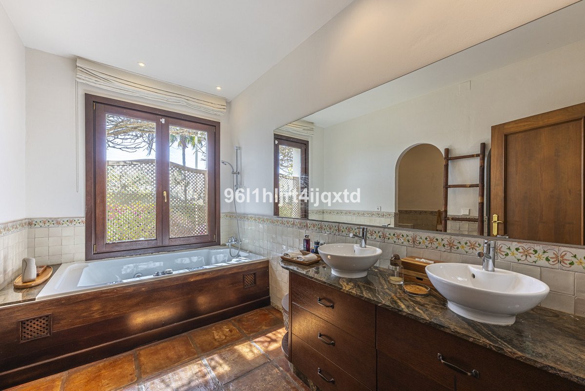 5 Bed Detached Villa in Sotogrande Alto