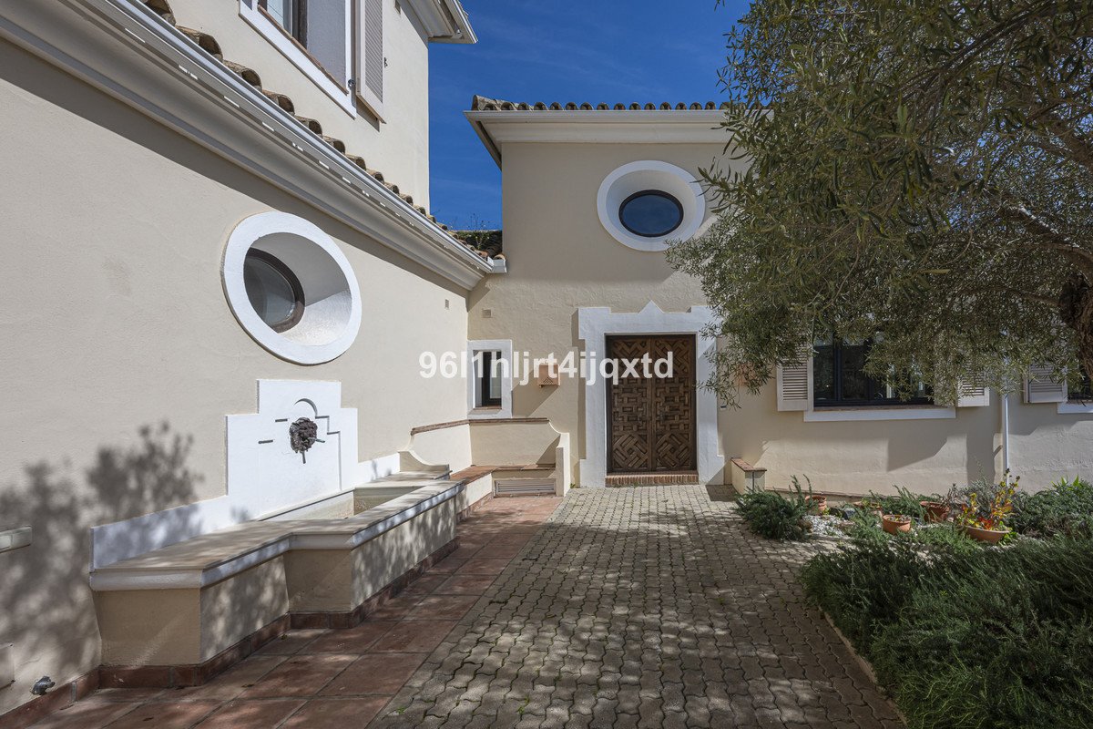 5 Bed Detached Villa in Sotogrande Alto