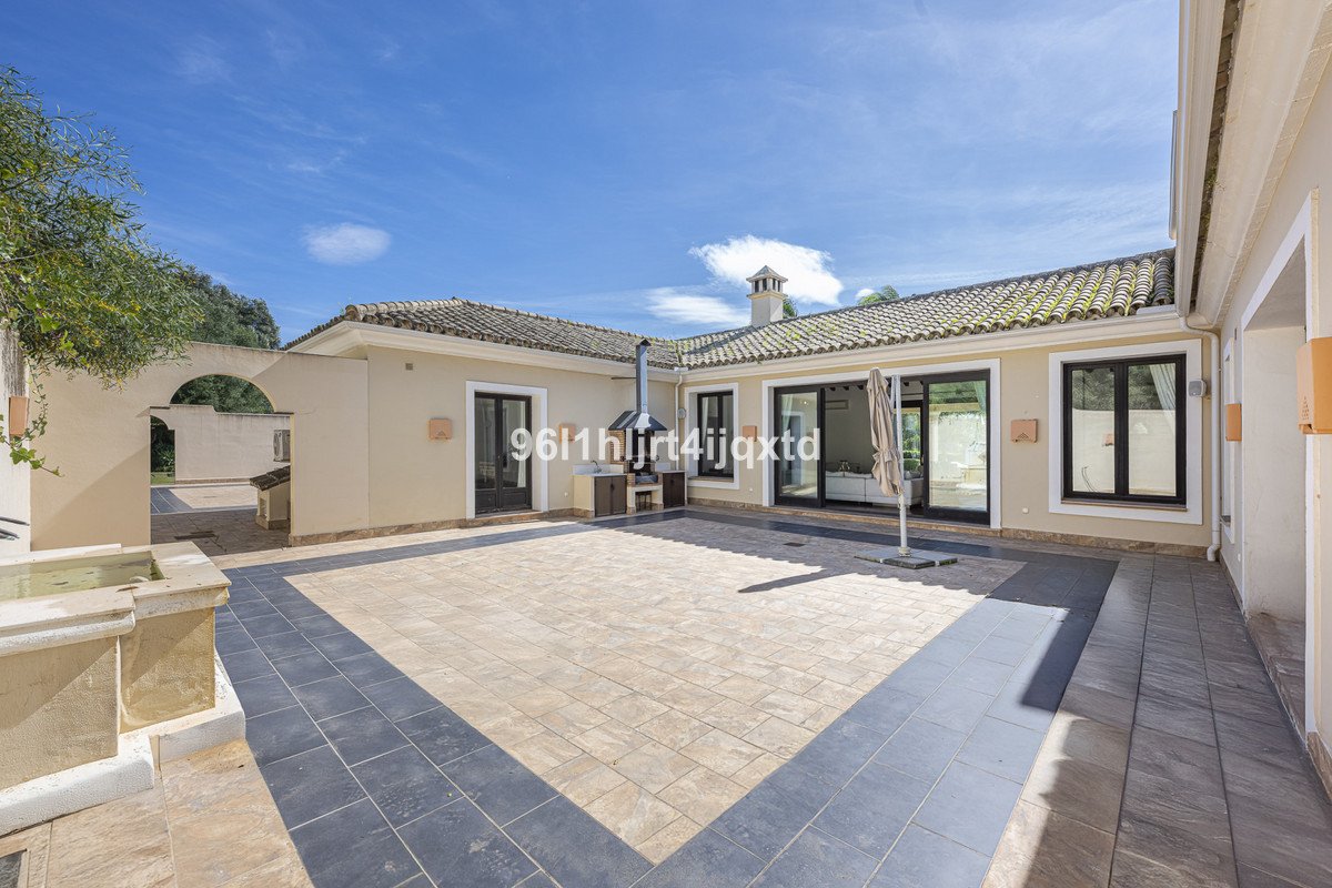 5 Bed Detached Villa in Sotogrande Alto