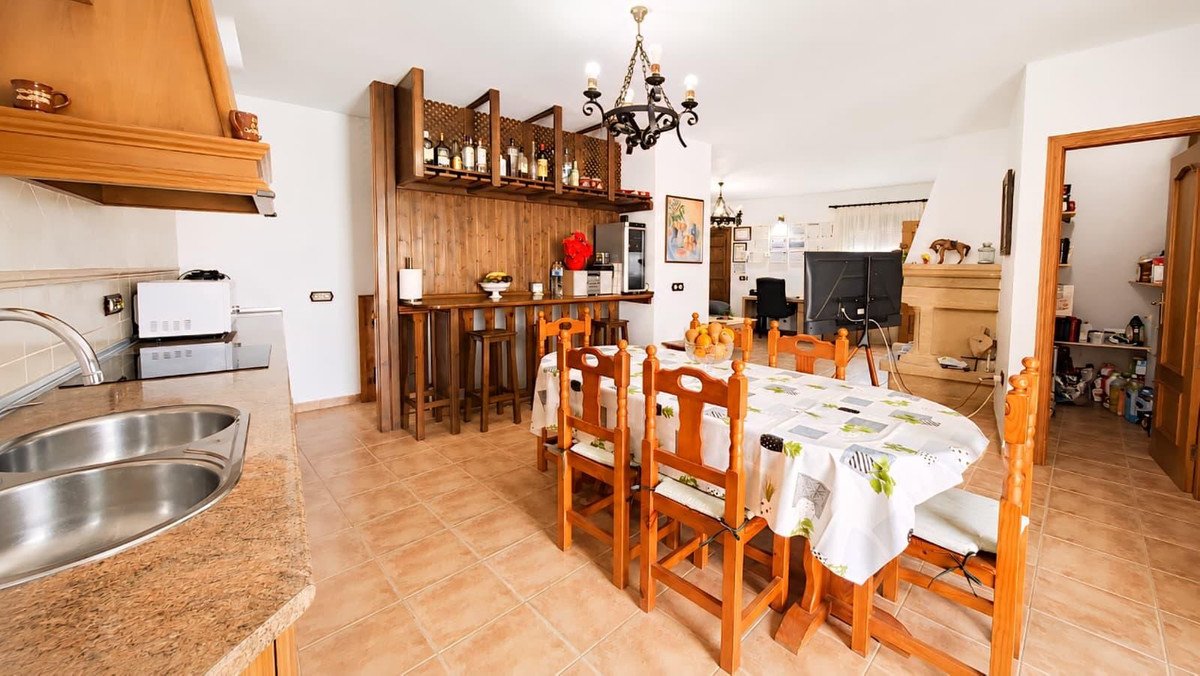 8 Bed Townhouse in Ronda