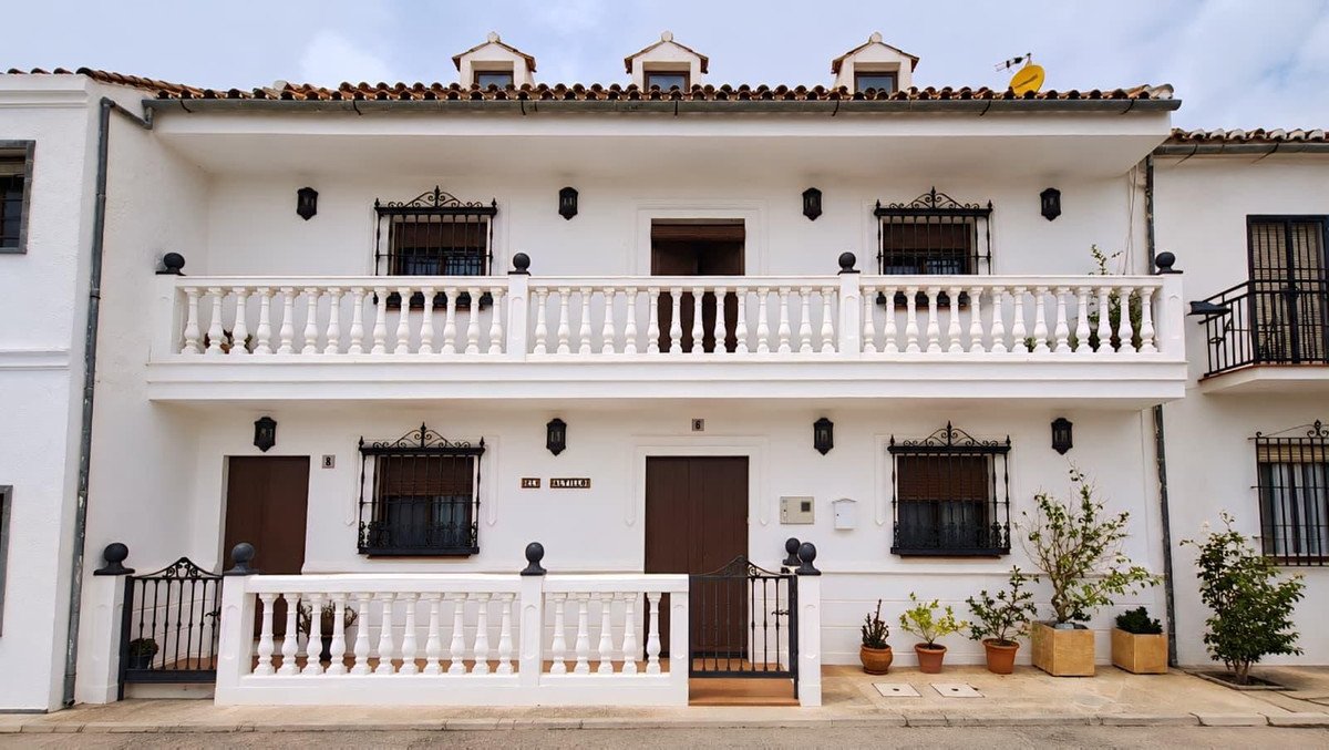 8 Bed Townhouse in Ronda