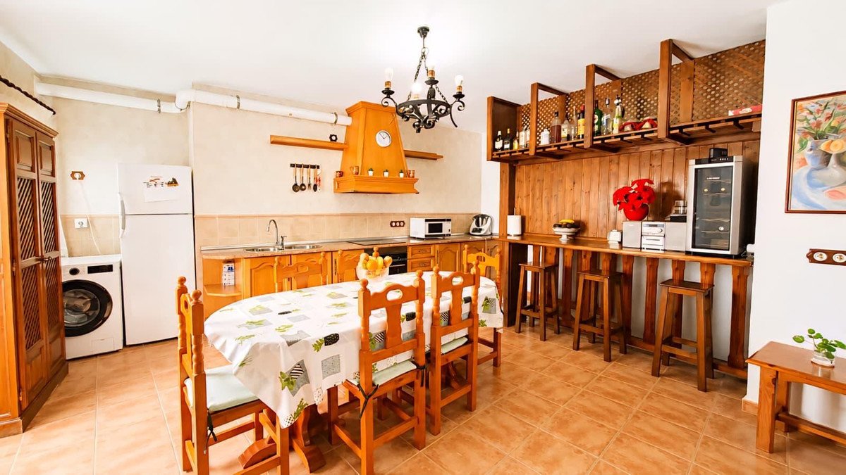 8 Bed Townhouse in Ronda