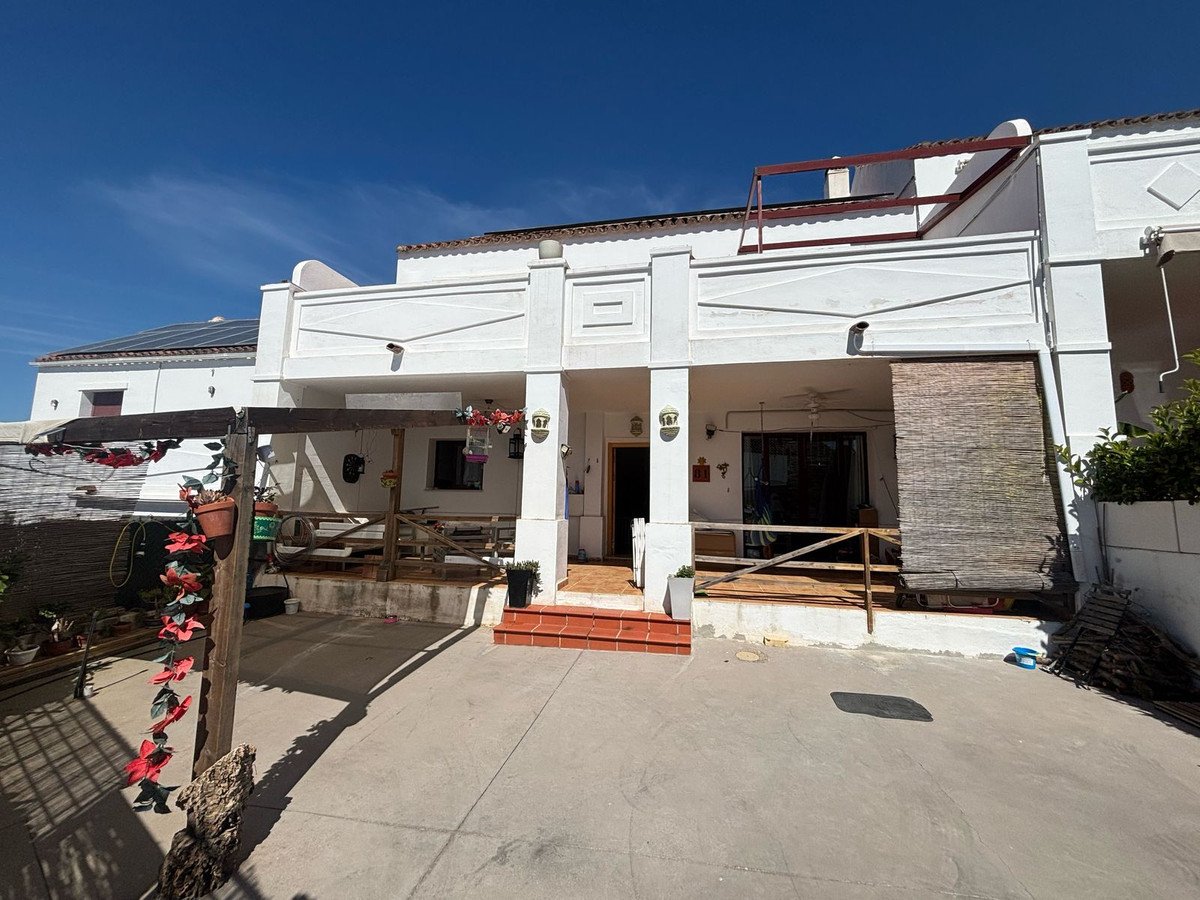 3 Bed Semi-Detached House in Casares Playa