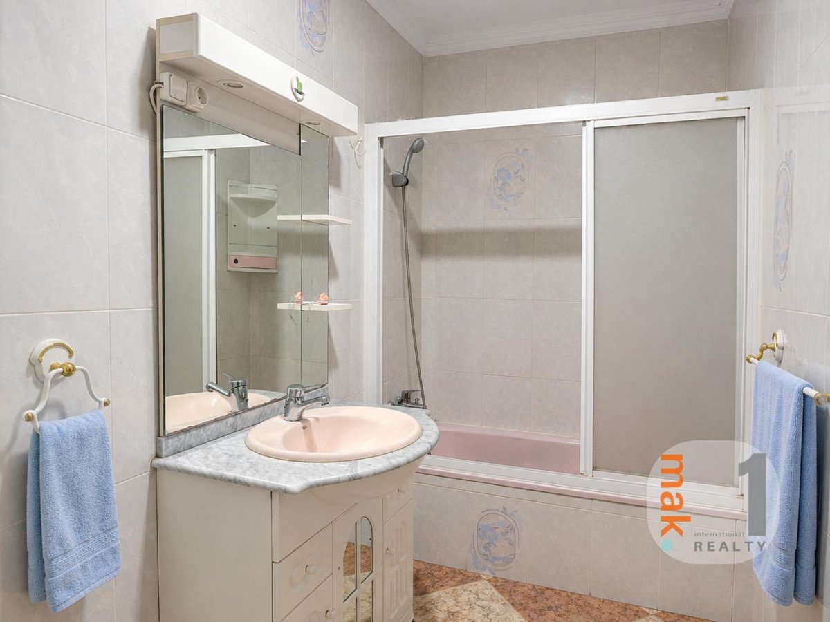 3 Bed Middle Floor Apartment in La Barriguilla