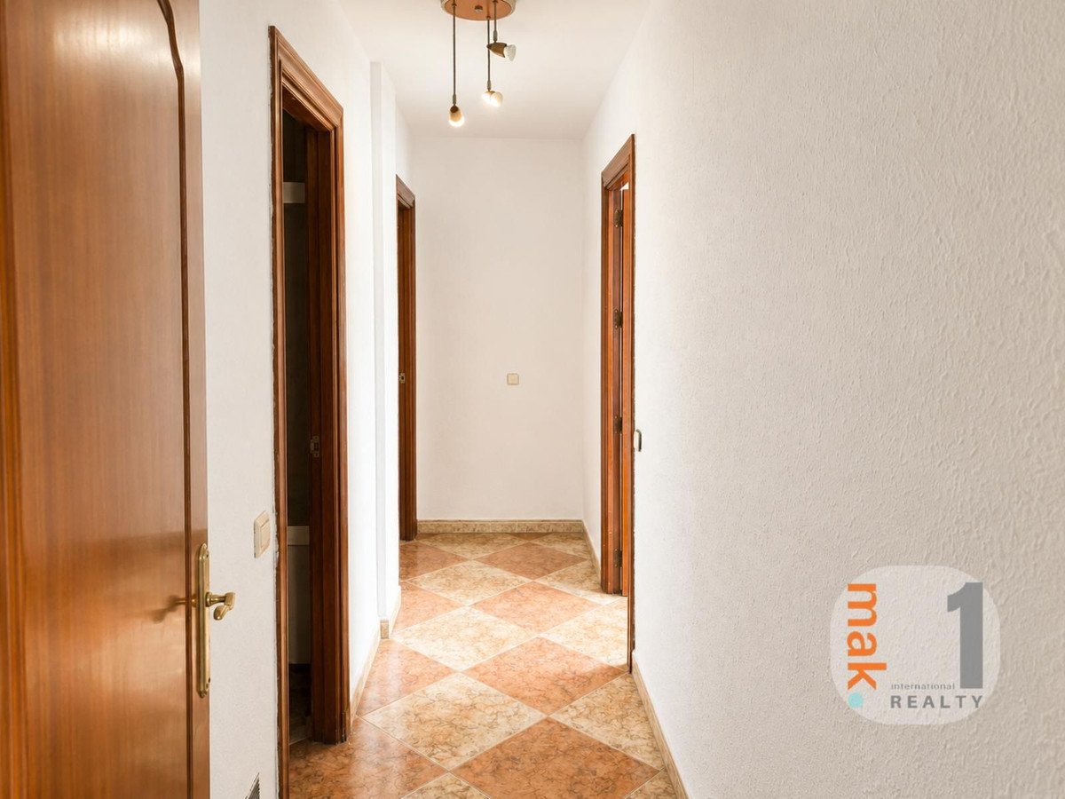 3 Bed Middle Floor Apartment in La Barriguilla