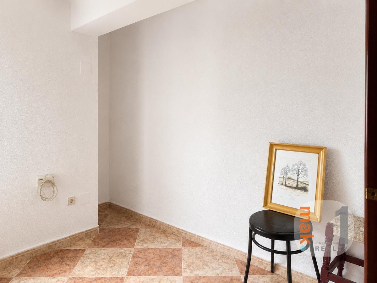 3 Bed Middle Floor Apartment in La Barriguilla