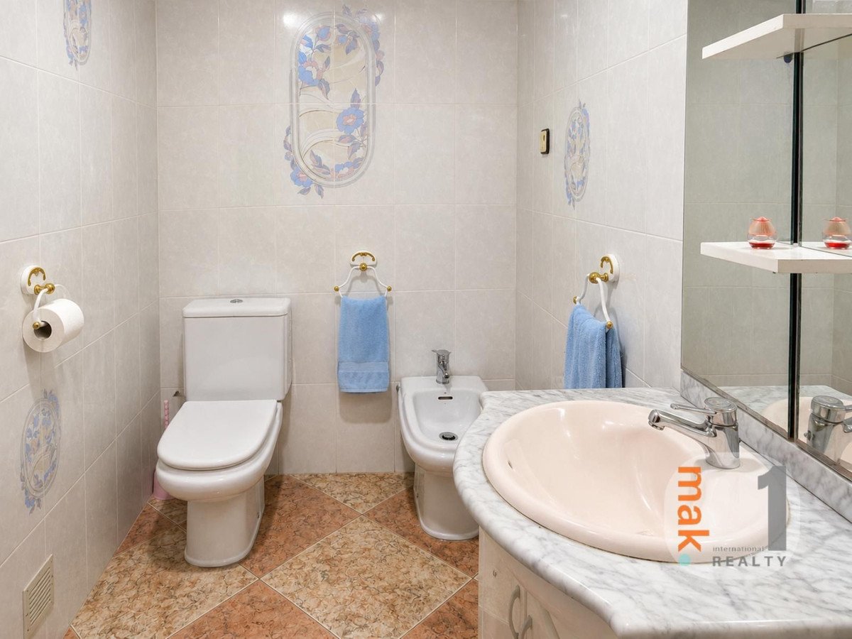 3 Bed Middle Floor Apartment in La Barriguilla
