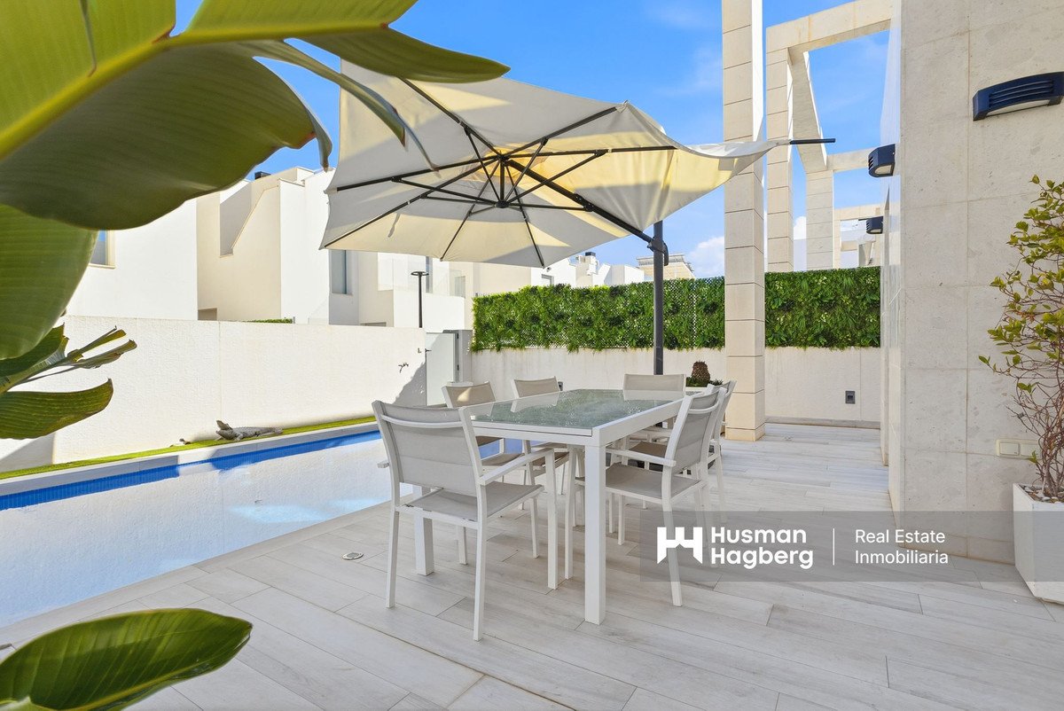 4 Bed Detached Villa in Lomas de Cabo Roig