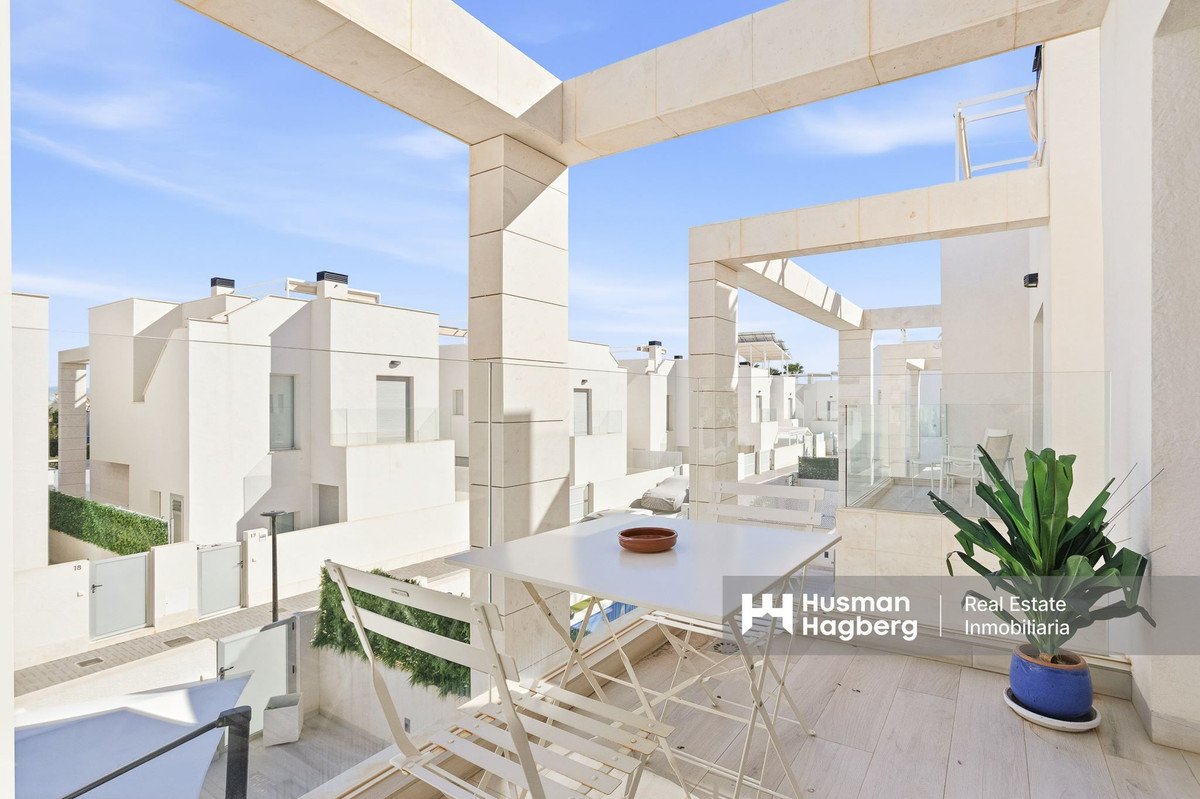 4 Bed Detached Villa in Lomas de Cabo Roig