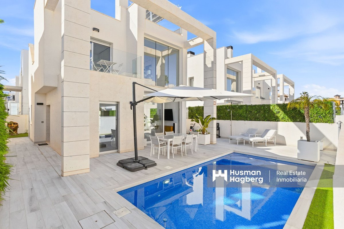 4 Bed Detached Villa in Lomas de Cabo Roig
