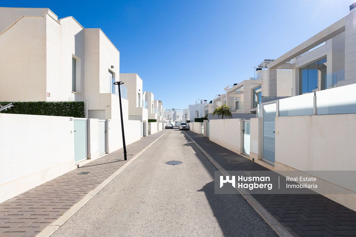 4 Bed Detached Villa in Lomas de Cabo Roig