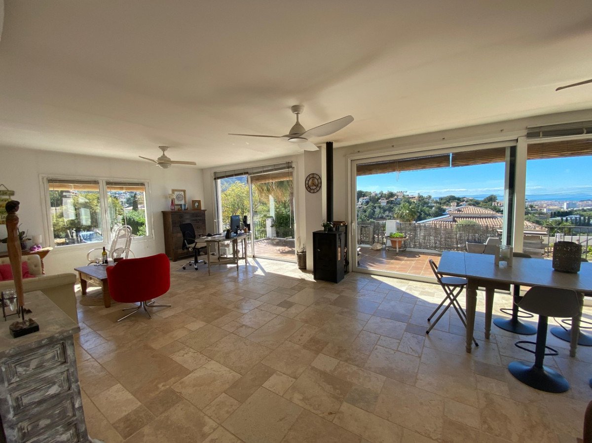4 Bed Detached Villa in Denia