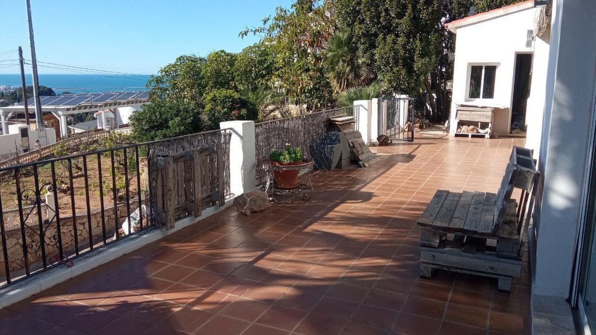 4 Bed Detached Villa in Denia