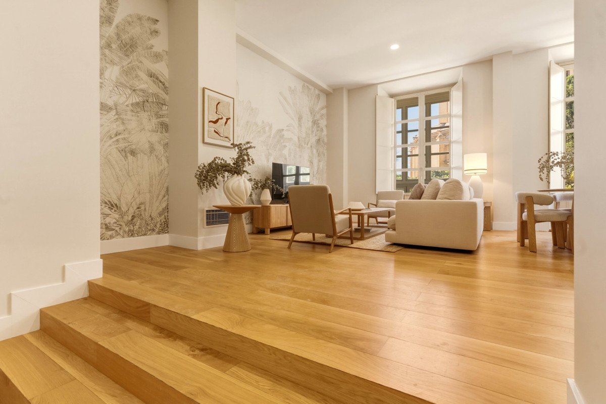 3 Bed Middle Floor Apartment in Centro Histórico
