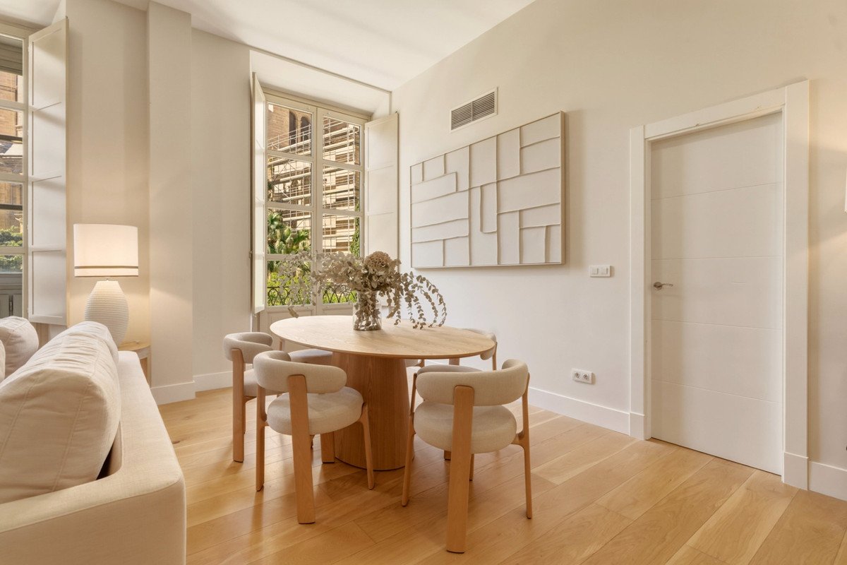 3 Bed Middle Floor Apartment in Centro Histórico