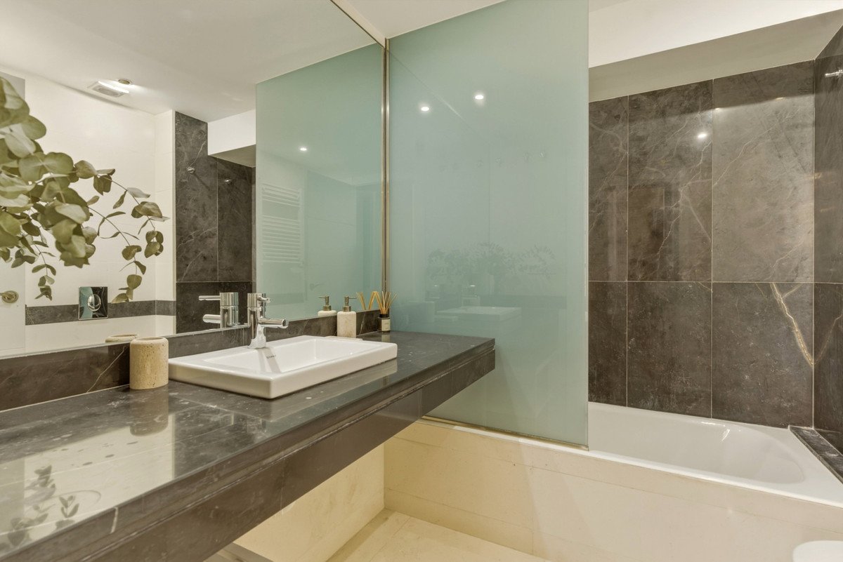 3 Bed Middle Floor Apartment in Centro Histórico