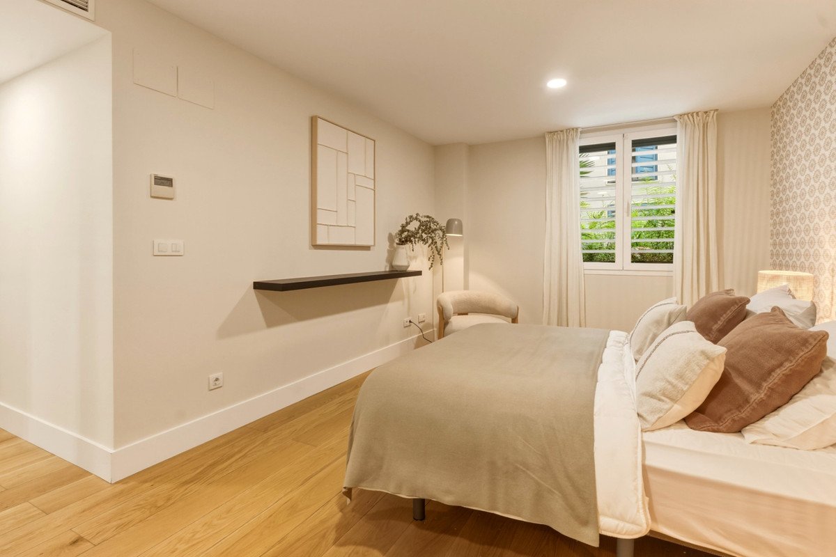 3 Bed Middle Floor Apartment in Centro Histórico