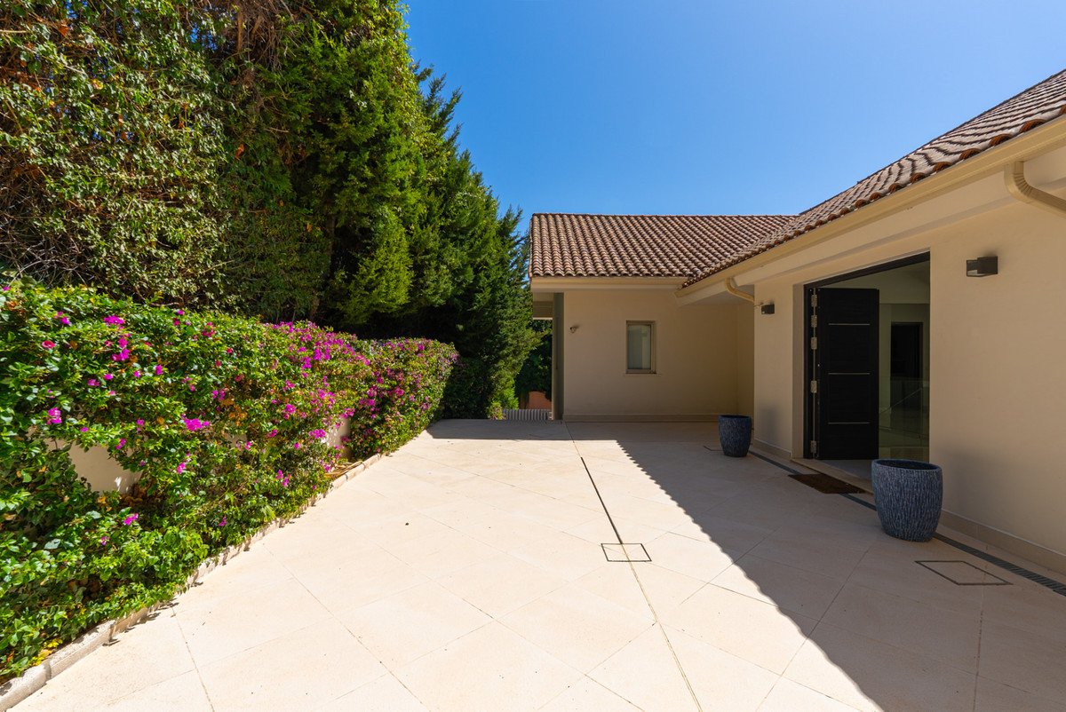 5 Bed Detached Villa in San Roque Club