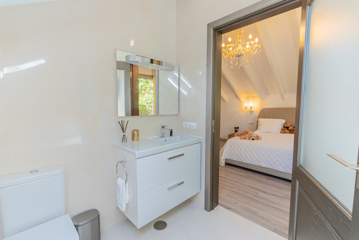 5 Bed Detached Villa in San Roque Club