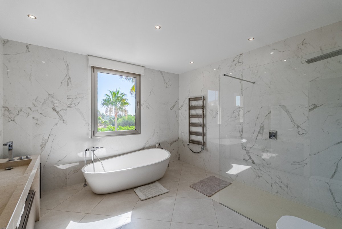 5 Bed Detached Villa in San Roque Club