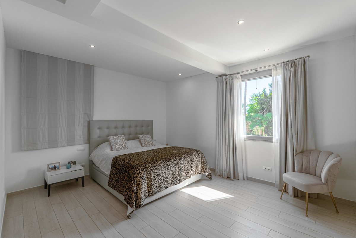 5 Bed Detached Villa in San Roque Club