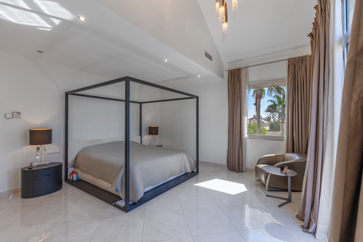 5 Bed Detached Villa in San Roque Club