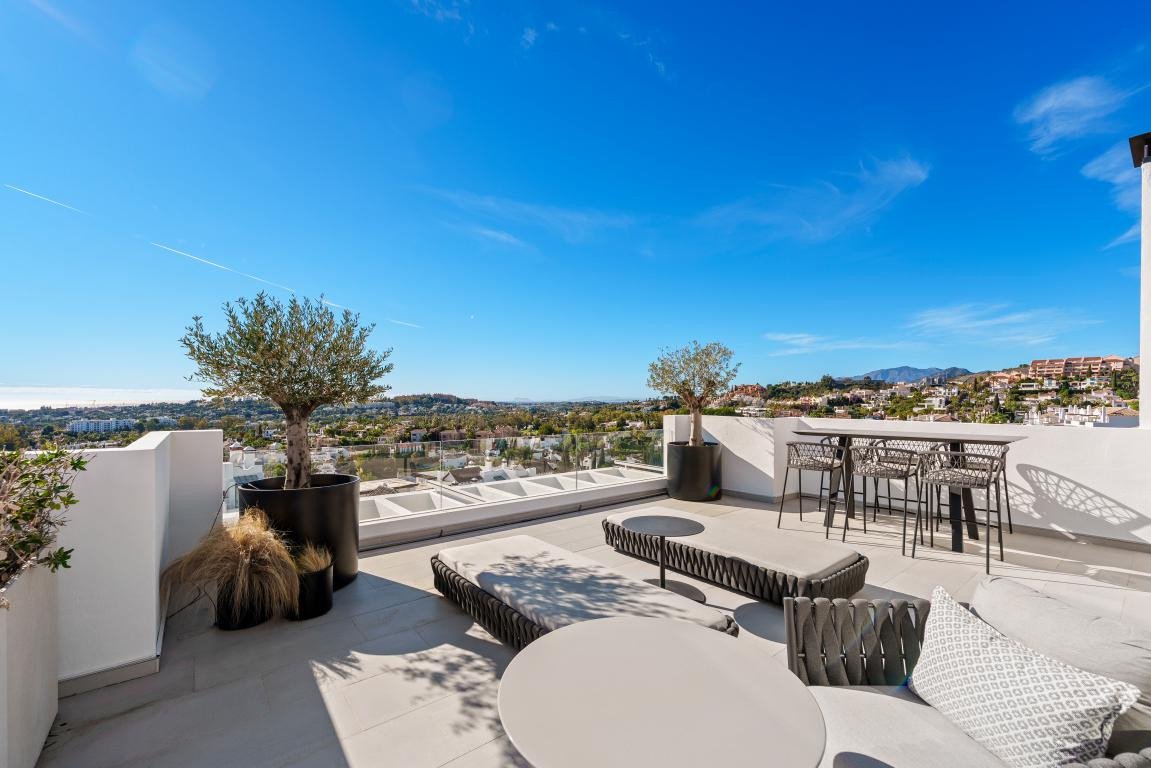 3 Bed Penthouse Duplex in Aloha