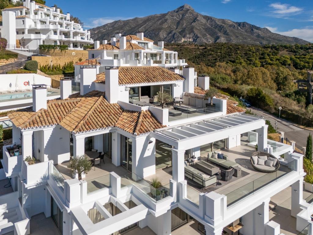 3 Bed Penthouse Duplex in Aloha