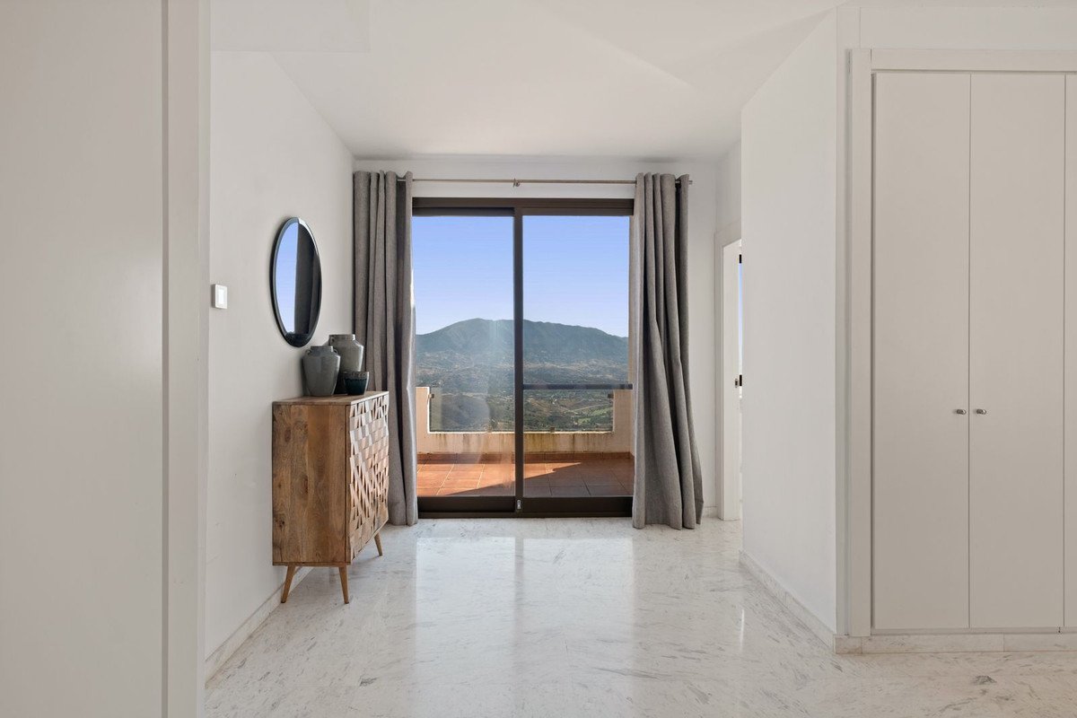 2 Bed Penthouse in La Mairena