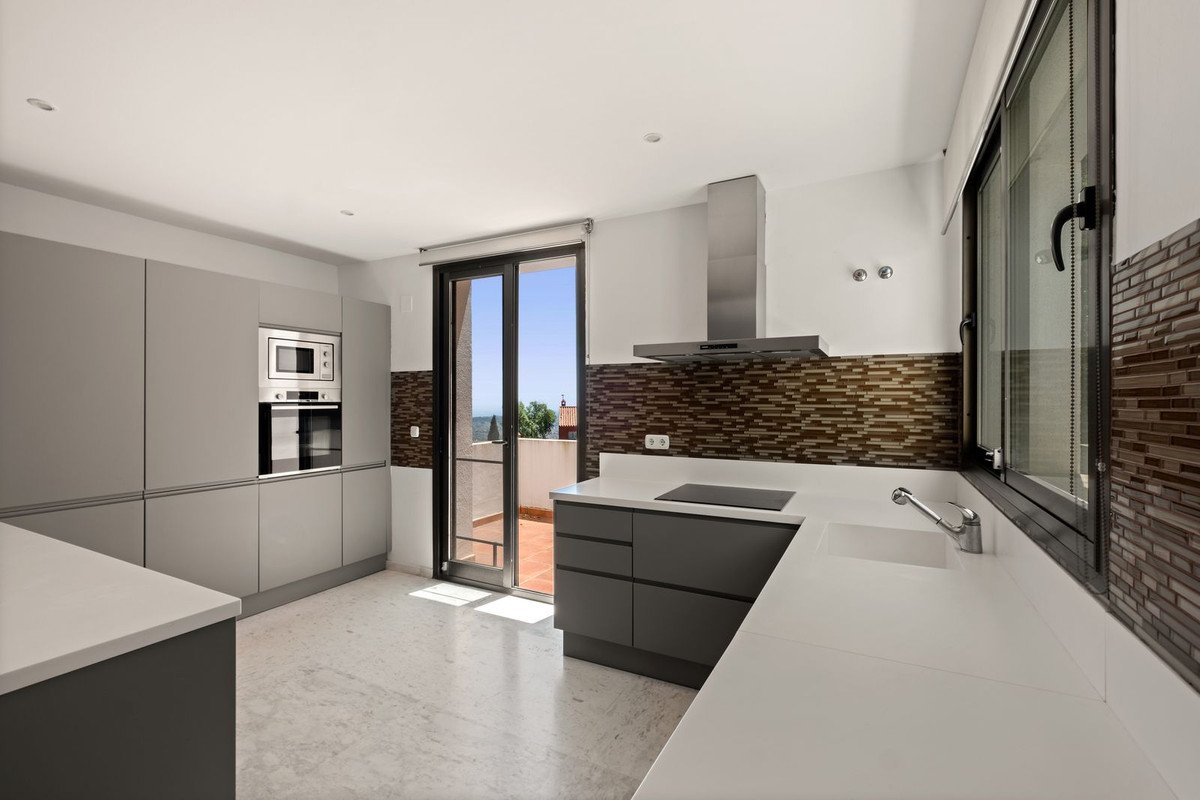 2 Bed Penthouse in La Mairena