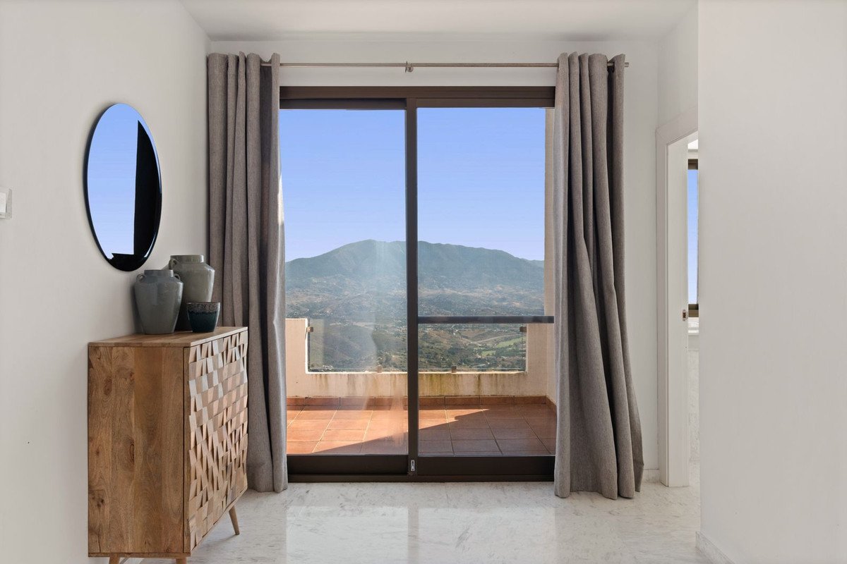 2 Bed Penthouse in La Mairena