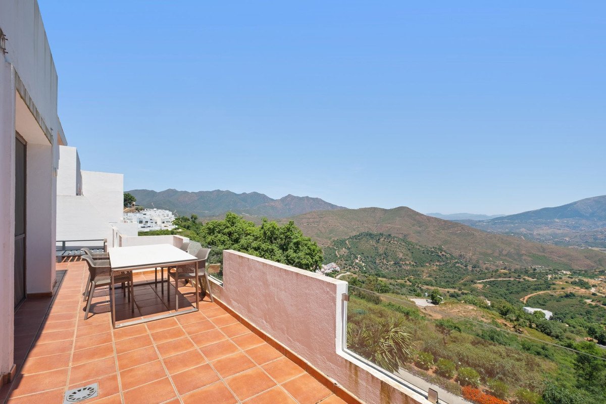 2 Bed Penthouse in La Mairena