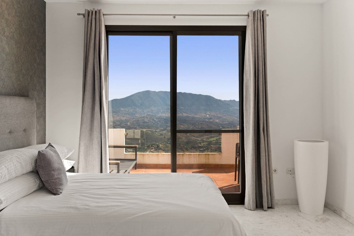 2 Bed Penthouse in La Mairena